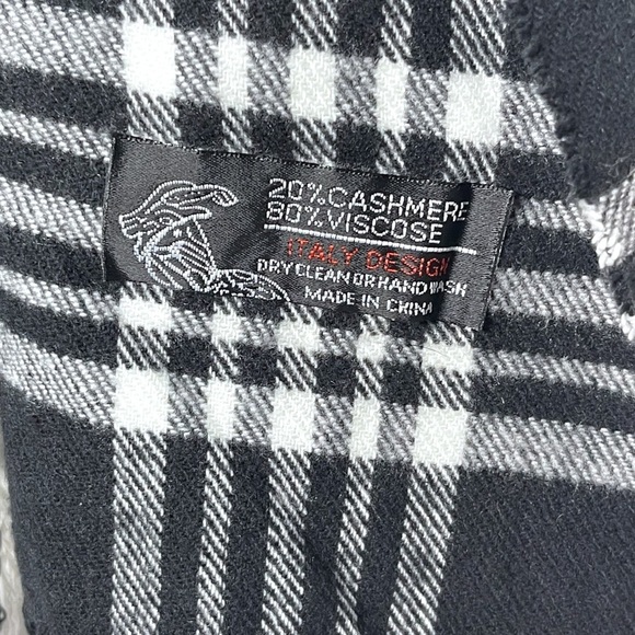 3/$20💥 Plaid Scarf | Black, Red, & White Plaid Scarf w/ Tassels | NWOT - Picture 5 of 5